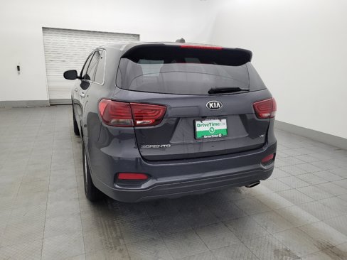 Used 2019 Kia Sorento LX image 6