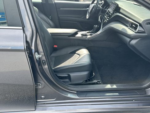 Used 2023 Toyota Camry SE image 13