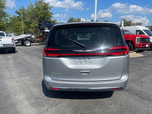 Used 2021 Chrysler Pacifica Limited w/ Premium & Safety Sphere Group image 4