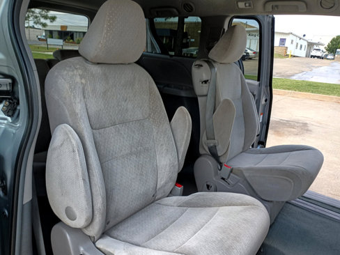Used 2017 Toyota Sienna LE image 14
