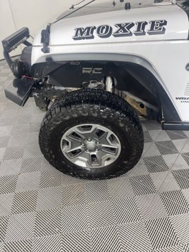 Used 2017 Jeep Wrangler Unlimited Rubicon w/ Connectivity Group image 13