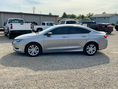 Used 2015 Chrysler 200 Limited w/ Convenience Group image 2