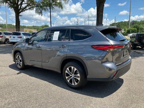Used 2020 Toyota Highlander XLE image 9