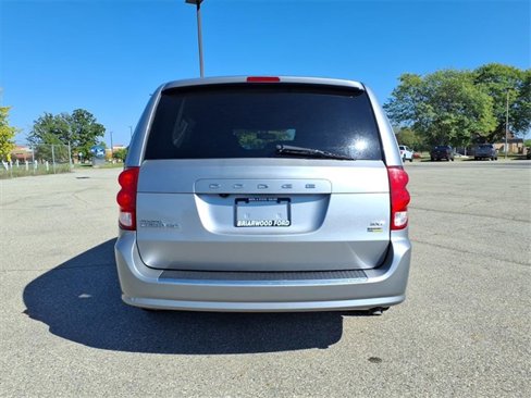 Used 2017 Dodge Grand Caravan SXT image 7