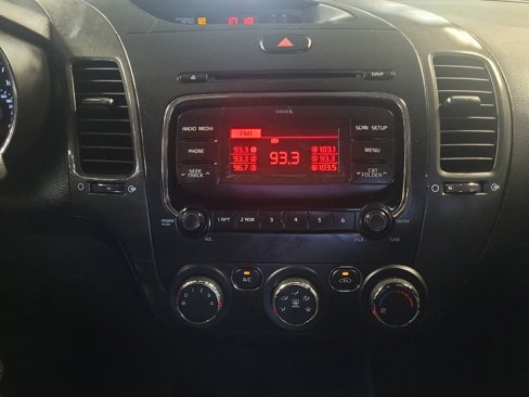 Used 2017 Kia Forte LX image 25