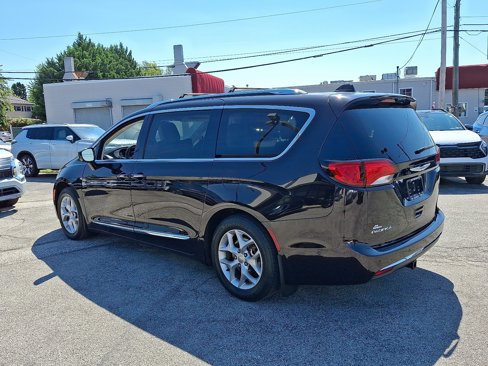 Used 2019 Chrysler Pacifica Touring-L Plus w/ Advanced Safetytec Group image 5