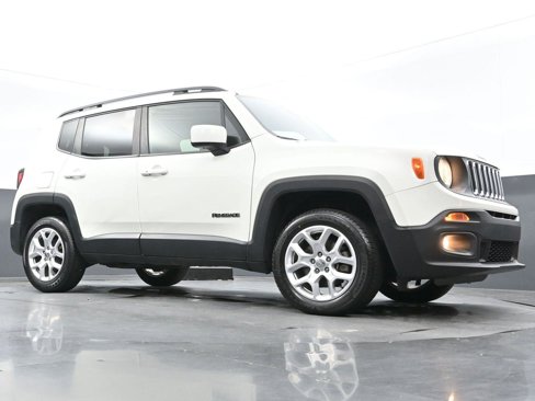 Used 2016 Jeep Renegade Latitude w/ Cold Weather Group image 42