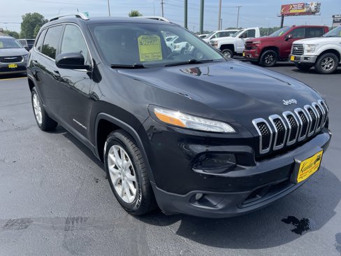 Used 2016 Jeep Cherokee Latitude image 2