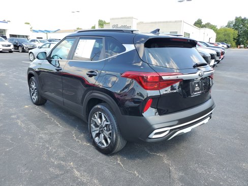 Used 2021 Kia Seltos EX image 2