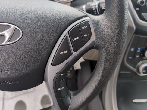 Used 2016 Hyundai Elantra SE image 20