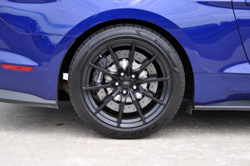 Used 2016 Ford Mustang Shelby GT350 w/ Technology Package image 11