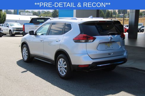 Used 2017 Nissan Rogue SV image 3