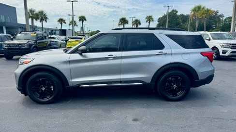 Certified 2022 Ford Explorer XLT w/ Equipment Group 202A image 11