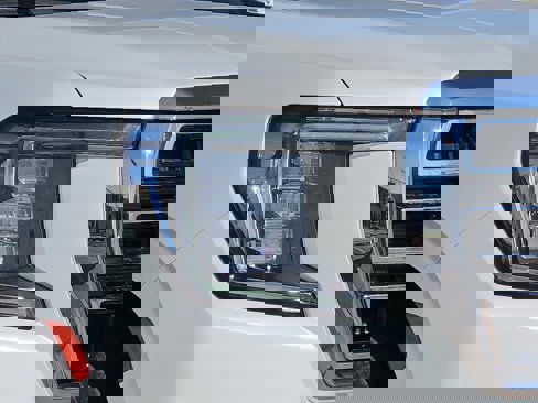 Used 2022 GMC Yukon SLT w/ SLT Luxury Package image 8