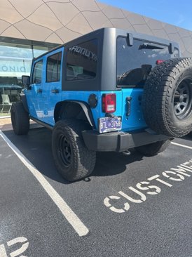 Used 2017 Jeep Wrangler Unlimited Rubicon w/ Connectivity Group image 4