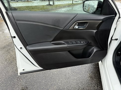 Used 2017 Honda Accord Sport image 16