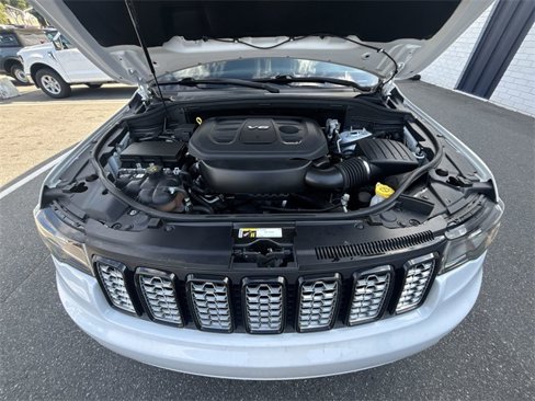 Used 2019 Jeep Grand Cherokee Altitude image 17