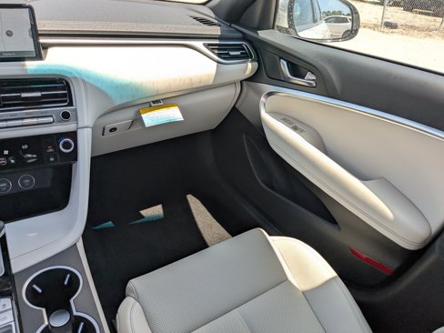 New 2025 Genesis G70 2.5T image 12