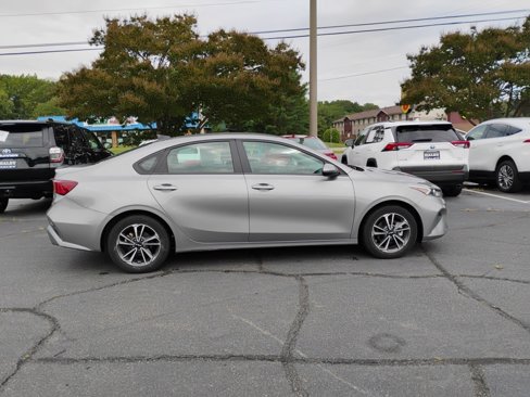 Used 2024 Kia Forte LXS image 2