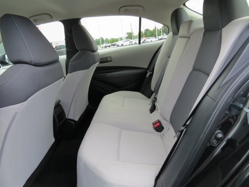 Used 2022 Toyota Corolla LE image 11