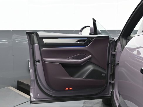 Certified 2024 Porsche Macan 4 Electric image 8