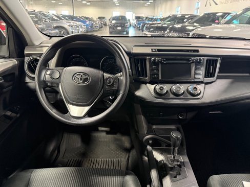 Used 2018 Toyota RAV4 LE image 16