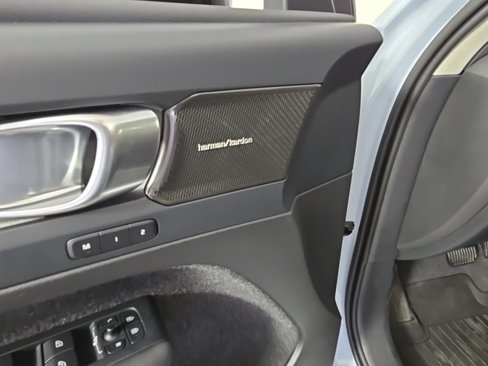 Certified 2024 Volvo XC40 B5 Plus w/ Climate Package image 21
