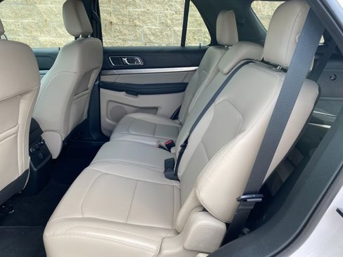 Used 2019 Ford Explorer XLT w/ Equipment Group 202A image 14