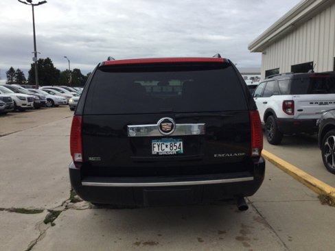 Used 2011 Cadillac Escalade ESV Premium image 5