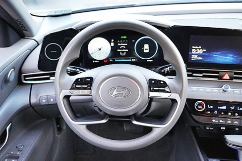 Certified 2024 Hyundai Elantra SEL image 18