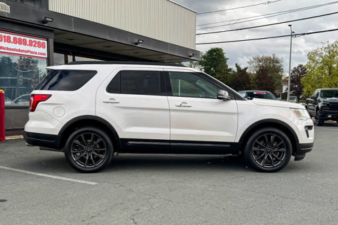 Used 2018 Ford Explorer XLT w/ Equipment Group 202A image 3