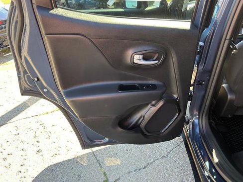 Certified 2023 Jeep Renegade Altitude w/ Convenience Group I image 9
