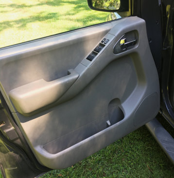 Used 2011 Nissan Frontier SV w/ SV Premium Utility Pkg image 9