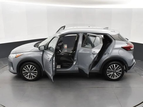 Used 2023 Nissan Kicks SV image 7