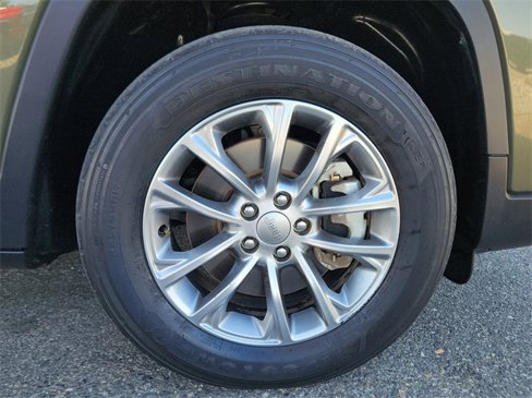 Used 2021 Jeep Cherokee Latitude Lux w/ Comfort/Convenience Group image 9