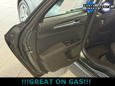 Used 2015 Ford Fusion SE image 18