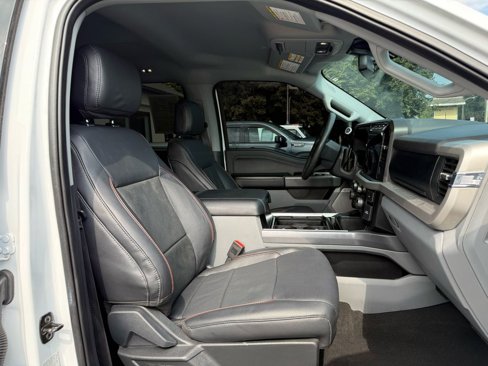 Used 2024 Ford F250 XLT w/ Black Appearance Package image 10