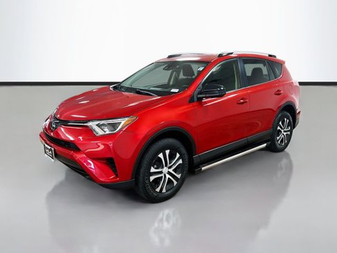 Used 2017 Toyota RAV4 LE image 3