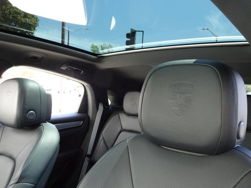 Used 2023 Porsche Cayenne Platinum Edition image 15