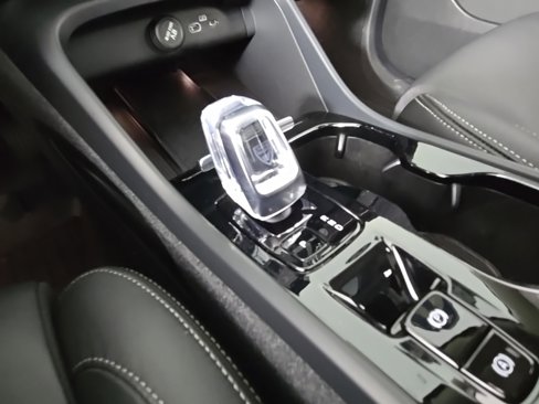 Certified 2024 Volvo XC40 B5 Plus w/ Climate Package image 23