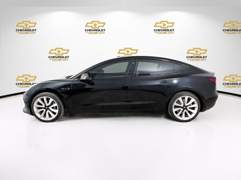 Used 2020 Tesla Model 3 Standard Range image 4