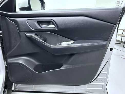 Used 2024 Nissan Rogue SV image 15
