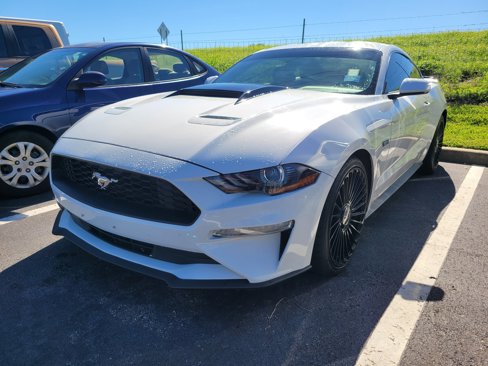 Used 2019 Ford Mustang Coupe image 3