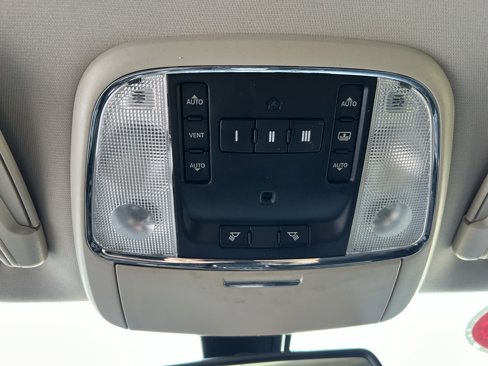 Used 2016 Chrysler 300 C image 33