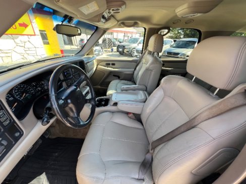 Used 2001 Chevrolet Tahoe LT w/ LT Preferred Equipment Group image 10