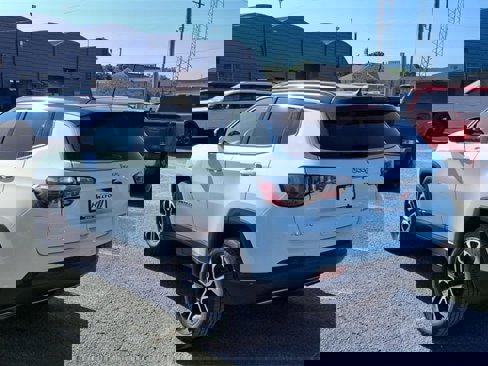 Used 2023 Jeep Compass Limited image 3
