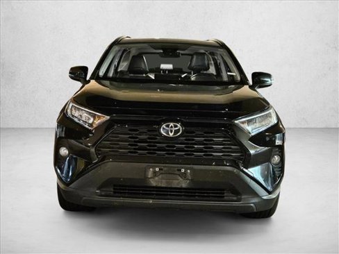 Used 2020 Toyota RAV4 XLE Premium image 2