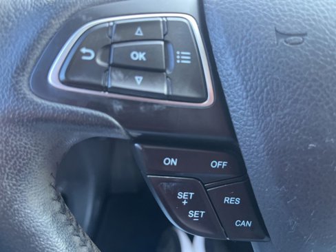 Used 2018 Ford EcoSport SE w/ SE Convenience Package image 14