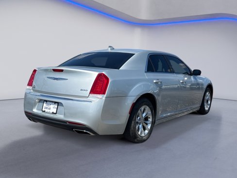 Used 2020 Chrysler 300 Touring image 11
