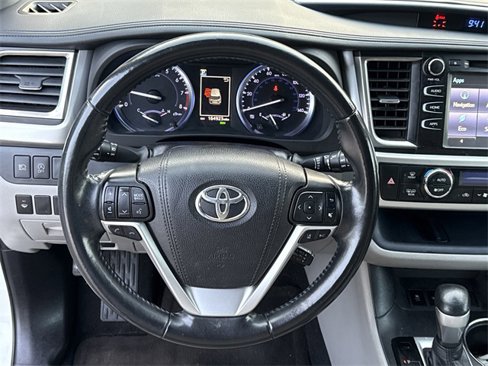 Used 2019 Toyota Highlander XLE image 13